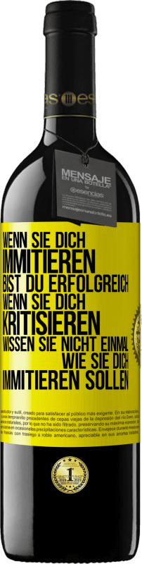 39,95 € Kostenloser Versand | Rotwein RED Ausgabe MBE Reserve Wenn sie dich immitieren, bist du erfolgreich. Wenn sie dich kritisieren, wissen sie nicht einmal, wie sie dich immitieren solle Gelbes Etikett. Anpassbares Etikett Reserve 12 Monate Ernte 2015 Tempranillo