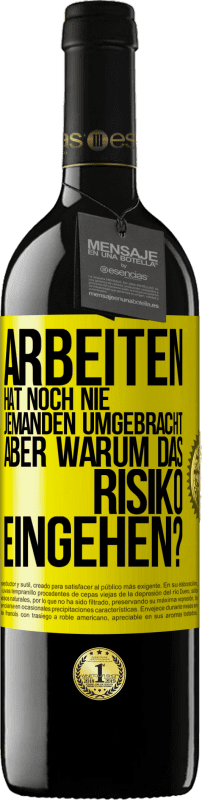 39,95 € Kostenloser Versand | Rotwein RED Ausgabe MBE Reserve Arbeiten hat noch nie jemanden umgebracht, aber warum das Risiko eingehen? Gelbes Etikett. Anpassbares Etikett Reserve 12 Monate Ernte 2015 Tempranillo