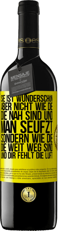 39,95 € Kostenloser Versand | Rotwein RED Ausgabe MBE Reserve Sie ist wunderschön. Aber nicht wie die, die nah sind und man seufzt. Sondern wie die, die weit weg sind und dir fehlt die Luft Gelbes Etikett. Anpassbares Etikett Reserve 12 Monate Ernte 2015 Tempranillo