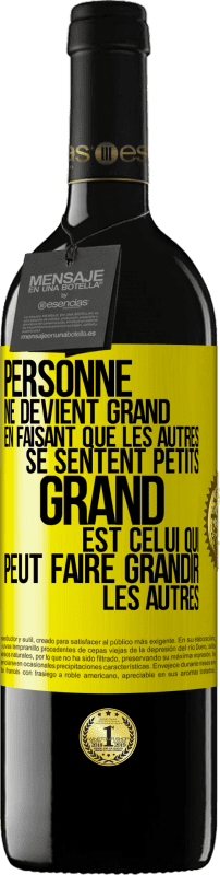 39,95 € Envoi gratuit | Vin rouge Édition RED MBE Réserve Personne ne devient grand en faisant que les autres se sentent petits. Grand est celui qui peut faire grandir les autres Étiquette Jaune. Étiquette personnalisable Réserve 12 Mois Récolte 2015 Tempranillo