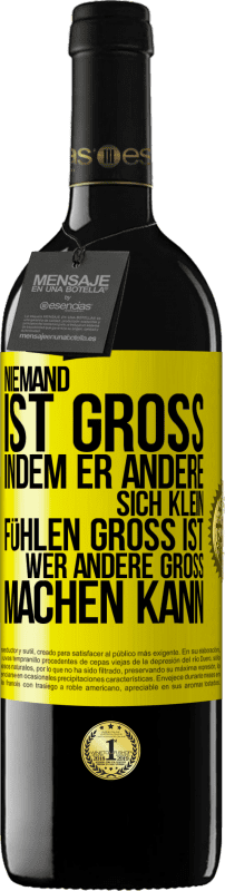 39,95 € Kostenloser Versand | Rotwein RED Ausgabe MBE Reserve Niemand ist groß, indem er andere sich klein fühlen Groß ist, wer andere groß machen kann Gelbes Etikett. Anpassbares Etikett Reserve 12 Monate Ernte 2015 Tempranillo