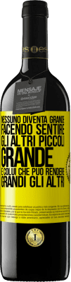 39,95 € Spedizione Gratuita | Vino rosso Edizione RED MBE Riserva Nessuno diventa grande facendo sentire gli altri piccoli. Grande è colui che può rendere grandi gli altri Etichetta Gialla. Etichetta personalizzabile Riserva 12 Mesi Raccogliere 2015 Tempranillo