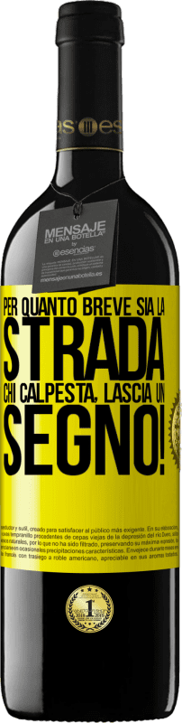 39,95 € Spedizione Gratuita | Vino rosso Edizione RED MBE Riserva Per quanto breve sia la strada. Chi calpesta, lascia un segno! Etichetta Gialla. Etichetta personalizzabile Riserva 12 Mesi Raccogliere 2015 Tempranillo