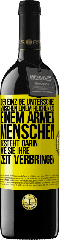 39,95 € Kostenloser Versand | Rotwein RED Ausgabe MBE Reserve Der einzige Unterschied zwischen einem reichen und einem armen Menschen besteht darin, wie sie ihre Zeit verbringen Gelbes Etikett. Anpassbares Etikett Reserve 12 Monate Ernte 2015 Tempranillo