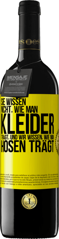 39,95 € Kostenloser Versand | Rotwein RED Ausgabe MBE Reserve Sie wissen nicht, wie man Kleider trägt, und wir wissen, wie man Hosen trägt Gelbes Etikett. Anpassbares Etikett Reserve 12 Monate Ernte 2015 Tempranillo