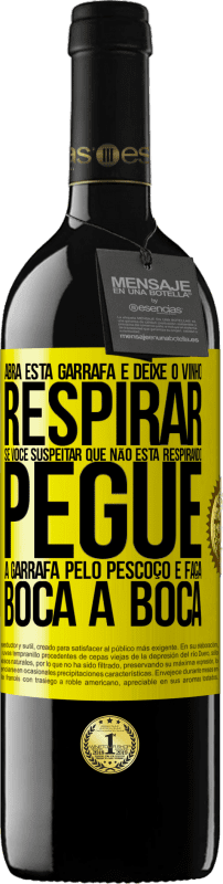 39,95 € Envio grátis | Vinho tinto Edição RED MBE Reserva Abra esta garrafa e deixe o vinho respirar. Se você suspeitar que não está respirando, pegue a garrafa pelo pescoço e faça Etiqueta Amarela. Etiqueta personalizável Reserva 12 Meses Colheita 2015 Tempranillo