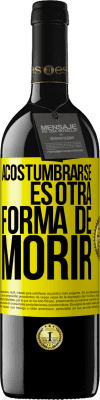 39,95 € Envío gratis | Vino Tinto Edición RED MBE Reserva Acostumbrarse, es otra forma de morir Etiqueta Amarilla. Etiqueta personalizable Reserva 12 Meses Cosecha 2016 Tempranillo