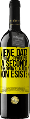 39,95 € Spedizione Gratuita | Vino rosso Edizione RED MBE Riserva Viene data la prima opportunità, la seconda viene vinta e la terza non esiste Etichetta Gialla. Etichetta personalizzabile Riserva 12 Mesi Raccogliere 2014 Tempranillo