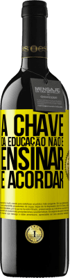 39,95 € Envio grátis | Vinho tinto Edição RED MBE Reserva A chave da educação não é ensinar, é acordar Etiqueta Amarela. Etiqueta personalizável Reserva 12 Meses Colheita 2016 Tempranillo