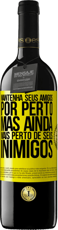 39,95 € Envio grátis | Vinho tinto Edição RED MBE Reserva Mantenha seus amigos por perto, mas ainda mais perto de seus inimigos Etiqueta Amarela. Etiqueta personalizável Reserva 12 Meses Colheita 2016 Tempranillo