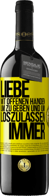 39,95 € Kostenloser Versand | Rotwein RED Ausgabe MBE Reserve Liebe mit offenen Händen. Um zu geben und um loszulassen. Immer Gelbes Etikett. Anpassbares Etikett Reserve 12 Monate Ernte 2015 Tempranillo