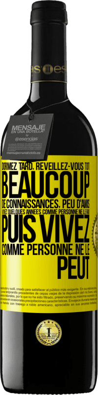 39,95 € Envoi gratuit | Vin rouge Édition RED MBE Réserve Dormez tard, réveillez-vous tôt. Beaucoup de connaissances, peu d'amis. Vivez quelques années comme personne ne le fait, puis vi Étiquette Jaune. Étiquette personnalisable Réserve 12 Mois Récolte 2016 Tempranillo