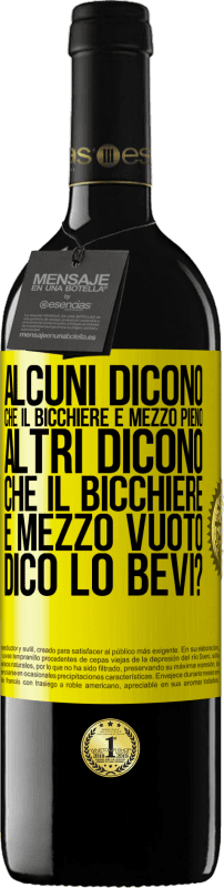 39,95 € Spedizione Gratuita | Vino rosso Edizione RED MBE Riserva Alcuni dicono che il bicchiere è mezzo pieno, altri dicono che il bicchiere è mezzo vuoto. Dico lo bevi? Etichetta Gialla. Etichetta personalizzabile Riserva 12 Mesi Raccogliere 2015 Tempranillo