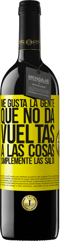 39,95 € Envío gratis | Vino Tinto Edición RED MBE Reserva Me gusta la gente que no da vueltas a las cosas, simplemente las salta Etiqueta Amarilla. Etiqueta personalizable Reserva 12 Meses Cosecha 2015 Tempranillo