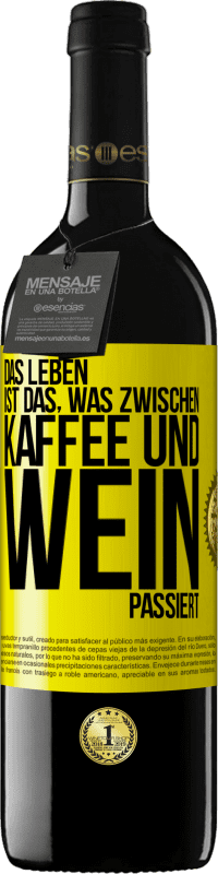 39,95 € Kostenloser Versand | Rotwein RED Ausgabe MBE Reserve Das Leben ist das, was zwischen Kaffee und Wein passiert Gelbes Etikett. Anpassbares Etikett Reserve 12 Monate Ernte 2015 Tempranillo