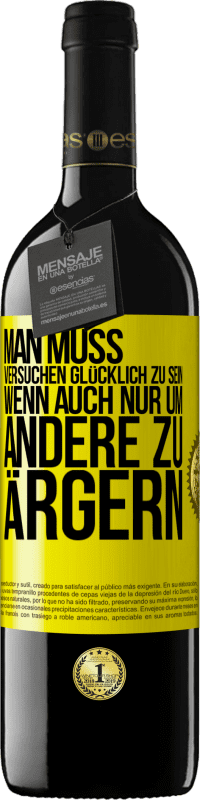 39,95 € Kostenloser Versand | Rotwein RED Ausgabe MBE Reserve Man muss versuchen glücklich zu sein, wenn auch nur um andere zu ärgern Gelbes Etikett. Anpassbares Etikett Reserve 12 Monate Ernte 2015 Tempranillo