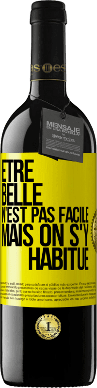 39,95 € Envoi gratuit | Vin rouge Édition RED MBE Réserve Être belle n'est pas facile, mais on s'y habitue Étiquette Jaune. Étiquette personnalisable Réserve 12 Mois Récolte 2015 Tempranillo