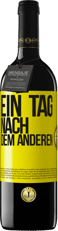 39,95 € Kostenloser Versand | Rotwein RED Ausgabe MBE Reserve Ein Tag nach dem anderen Gelbes Etikett. Anpassbares Etikett Reserve 12 Monate Ernte 2015 Tempranillo