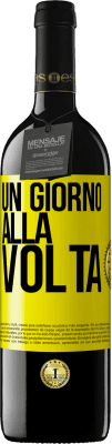 39,95 € Spedizione Gratuita | Vino rosso Edizione RED MBE Riserva Un giorno alla volta Etichetta Gialla. Etichetta personalizzabile Riserva 12 Mesi Raccogliere 2014 Tempranillo