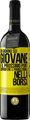 39,95 € Spedizione Gratuita | Vino rosso Edizione RED MBE Riserva Un giorno sei giovane e il prossimo porti ibuprofene e paracetamolo nella borsa Etichetta Gialla. Etichetta personalizzabile Riserva 12 Mesi Raccogliere 2016 Tempranillo