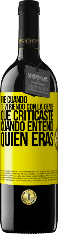 39,95 € Envío gratis | Vino Tinto Edición RED MBE Reserva Fue cuando te vi riendo con la gente que criticaste, cuando entendí quién eras Etiqueta Amarilla. Etiqueta personalizable Reserva 12 Meses Cosecha 2015 Tempranillo