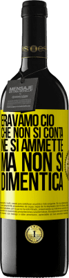 39,95 € Spedizione Gratuita | Vino rosso Edizione RED MBE Riserva Eravamo ciò che non si conta, né si ammette, ma non si dimentica Etichetta Gialla. Etichetta personalizzabile Riserva 12 Mesi Raccogliere 2016 Tempranillo
