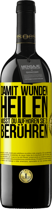 39,95 € Kostenloser Versand | Rotwein RED Ausgabe MBE Reserve Damit Wunden heilen, musst du aufhören, sie zu berühren Gelbes Etikett. Anpassbares Etikett Reserve 12 Monate Ernte 2015 Tempranillo