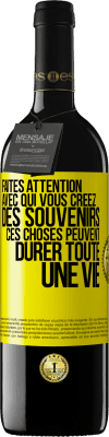 39,95 € Envoi gratuit | Vin rouge Édition RED MBE Réserve Faites attention avec qui vous créez des souvenirs. Ces choses peuvent durer toute une vie Étiquette Jaune. Étiquette personnalisable Réserve 12 Mois Récolte 2015 Tempranillo