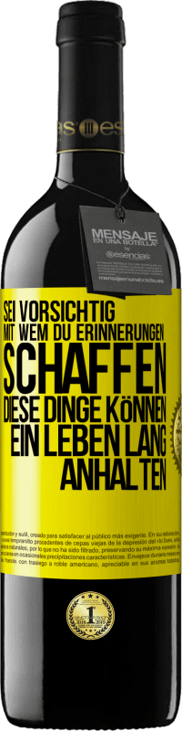 39,95 € Kostenloser Versand | Rotwein RED Ausgabe MBE Reserve Sei vorsichtig, mit wem du Erinnerungen schaffen. Diese Dinge können ein Leben lang anhalten Gelbes Etikett. Anpassbares Etikett Reserve 12 Monate Ernte 2014 Tempranillo