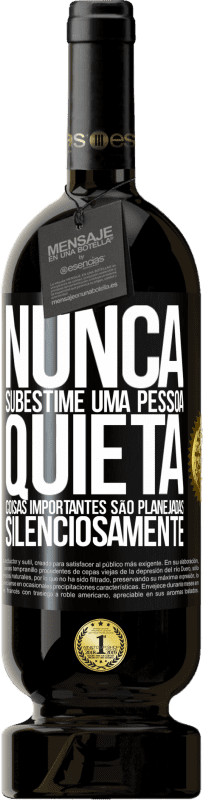 49,95 € Envio grátis | Vinho tinto Edição Premium MBS® Reserva Nunca subestime uma pessoa quieta, coisas importantes são planejadas silenciosamente Etiqueta Preta. Etiqueta personalizável Reserva 12 Meses Colheita 2015 Tempranillo