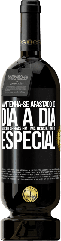 49,95 € Envio grátis | Vinho tinto Edição Premium MBS® Reserva Mantenha-se afastado do dia a dia. Aberto apenas em uma ocasião muito especial Etiqueta Preta. Etiqueta personalizável Reserva 12 Meses Colheita 2015 Tempranillo