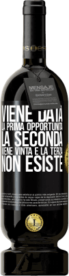 49,95 € Spedizione Gratuita | Vino rosso Edizione Premium MBS® Riserva Viene data la prima opportunità, la seconda viene vinta e la terza non esiste Etichetta Nera. Etichetta personalizzabile Riserva 12 Mesi Raccogliere 2015 Tempranillo