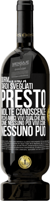 49,95 € Spedizione Gratuita | Vino rosso Edizione Premium MBS® Riserva Dormi fino a tardi, svegliati presto. Molte conoscenze, pochi amici. Vivi qualche anno come nessuno, poi vivi come nessuno Etichetta Nera. Etichetta personalizzabile Riserva 12 Mesi Raccogliere 2014 Tempranillo