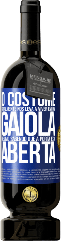 49,95 € Envio grátis | Vinho tinto Edição Premium MBS® Reserva O costume geralmente nos leva a viver em uma gaiola, mesmo sabendo que a porta está aberta Etiqueta Azul. Etiqueta personalizável Reserva 12 Meses Colheita 2016 Tempranillo