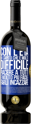 49,95 € Spedizione Gratuita | Vino rosso Edizione Premium MBS® Riserva Con l'età ho capito che è molto difficile piacere a tutti. È molto più facile farli incazzare Etichetta Blu. Etichetta personalizzabile Riserva 12 Mesi Raccogliere 2016 Tempranillo