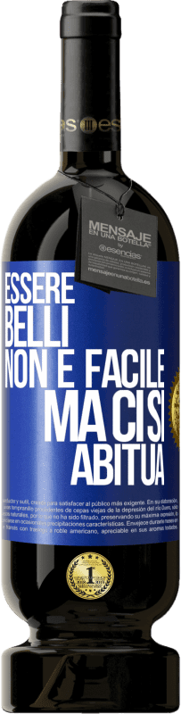 49,95 € Spedizione Gratuita | Vino rosso Edizione Premium MBS® Riserva Essere belli non è facile, ma ci si abitua Etichetta Blu. Etichetta personalizzabile Riserva 12 Mesi Raccogliere 2015 Tempranillo