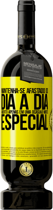 49,95 € Envio grátis | Vinho tinto Edição Premium MBS® Reserva Mantenha-se afastado do dia a dia. Aberto apenas em uma ocasião muito especial Etiqueta Amarela. Etiqueta personalizável Reserva 12 Meses Colheita 2015 Tempranillo