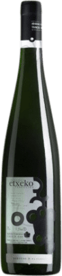 8,95 € Spedizione Gratuita | Vino Bianco Patxarana Etxeko Txakoli Giovane D.O. Arabako Txakolina Paese Basco Spagna 75 cl