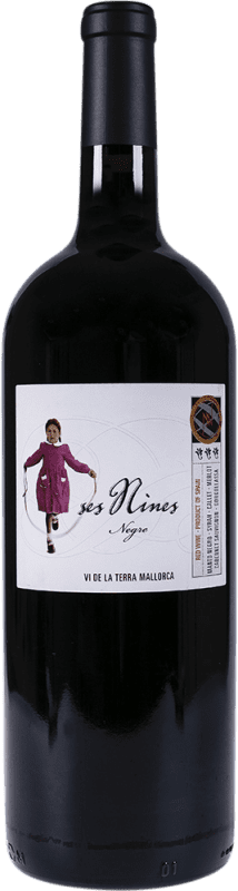 31,95 € 免费送货 | 红葡萄酒 Tianna Negre Ses Nines I.G.P. Vi de la Terra de Mallorca 马略卡 西班牙 Merlot — 梅洛, Syrah — 西拉, Cabernet Sauvignon — 赤霞珠, Callet — 卡列特, Mantonegro — 曼托内格罗 大瓶 — Magnum 1,5 L