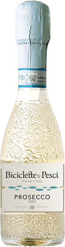 149,95 € Envio grátis | Caixa de 24 unidades Espumante branco Family Owned Biciclette e Pesci D.O.C. Prosecco Itália Glera Garrafa Pequena 20 cl