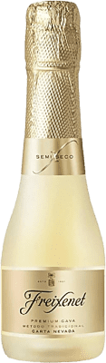 102,95 € Бесплатная доставка | Коробка из 24 единиц Белое игристое вино Freixenet Carta Nevada Brut — брют D.O. Cava Испания Macabeo — Макабео, Xarel·lo — Шарелло, Parellada — Парельяда Мини-бутылка 20 cl