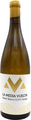 26,95 € Envío gratis | Vino blanco La Media Vuelta Blanco D.O.P. Vino de Calidad de Cangas España Botella 75 cl