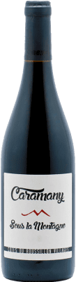 17,95 € 免费送货 | 红酒 Jeff Carrel Caramany Sous La Montagne A.O.C. Côtes du Roussillon Villages 法国 Syrah, Carignan 瓶子 75 cl