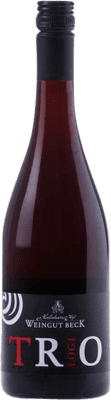 15,95 € 免费送货 | 红酒 Beck Hedesheimer-Hof TRIOlogi Cuvée Q.b.A. Rheinhessen 德国 Pinot Black, Portugieser, Dornfelder 瓶子 75 cl