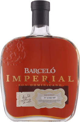 107,95 € 免费送货 | 朗姆酒 Barceló Imperial 多明尼加共和国 特别的瓶子 1,75 L