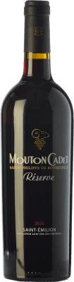 25,95 € 免费送货 | 红酒 Château Mouton Cadet 预订 A.O.C. Saint-Émilion 波尔多 法国 Merlot, Cabernet Sauvignon, Cabernet Franc 瓶子 75 cl