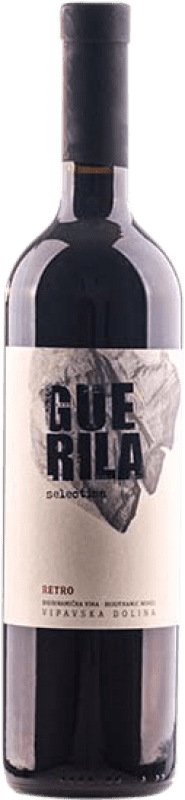 27,95 € 送料無料 | 赤ワイン Guerila Wines Retro Selection Red I.G. Valle de Vipava ヴィパヴァ渓谷 スロベニア Merlot, Cabernet Franc, Barbera ボトル 75 cl