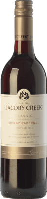 8,95 € Envio grátis | Vinho tinto Jacob's Creek Classic Jovem I.G. Southern Australia Austrália Meridional Austrália Syrah, Cabernet Sauvignon Garrafa 75 cl