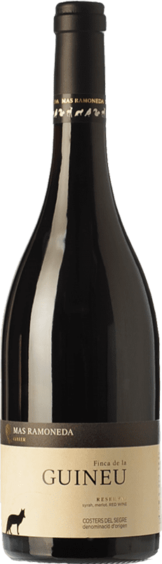 18,95 € 免费送货 | 红酒 Mas Ramoneda Finca de la Guineu 预订 D.O. Costers del Segre 加泰罗尼亚 西班牙 Merlot, Syrah 瓶子 75 cl