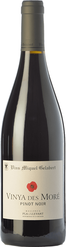 29,95 € Бесплатная доставка | Красное вино Miquel Gelabert Vinya des Moré Crianza — Крианса D.O. Pla i Llevant Балеарские острова Испания Pinot Noir — Пино Нуар Бутылка 75 cl